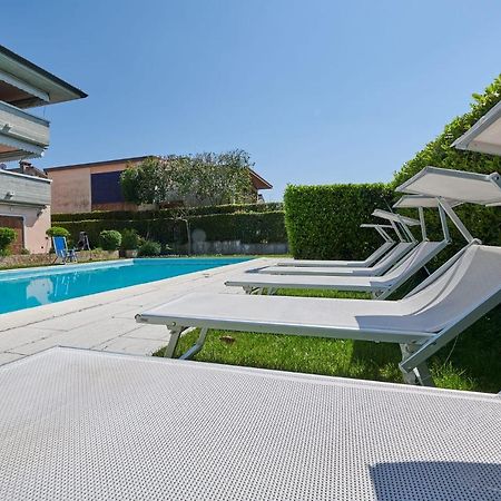 Front Lake Studio With Loft Bed And Pool บาร์โดลิโน ภายนอก รูปภาพ