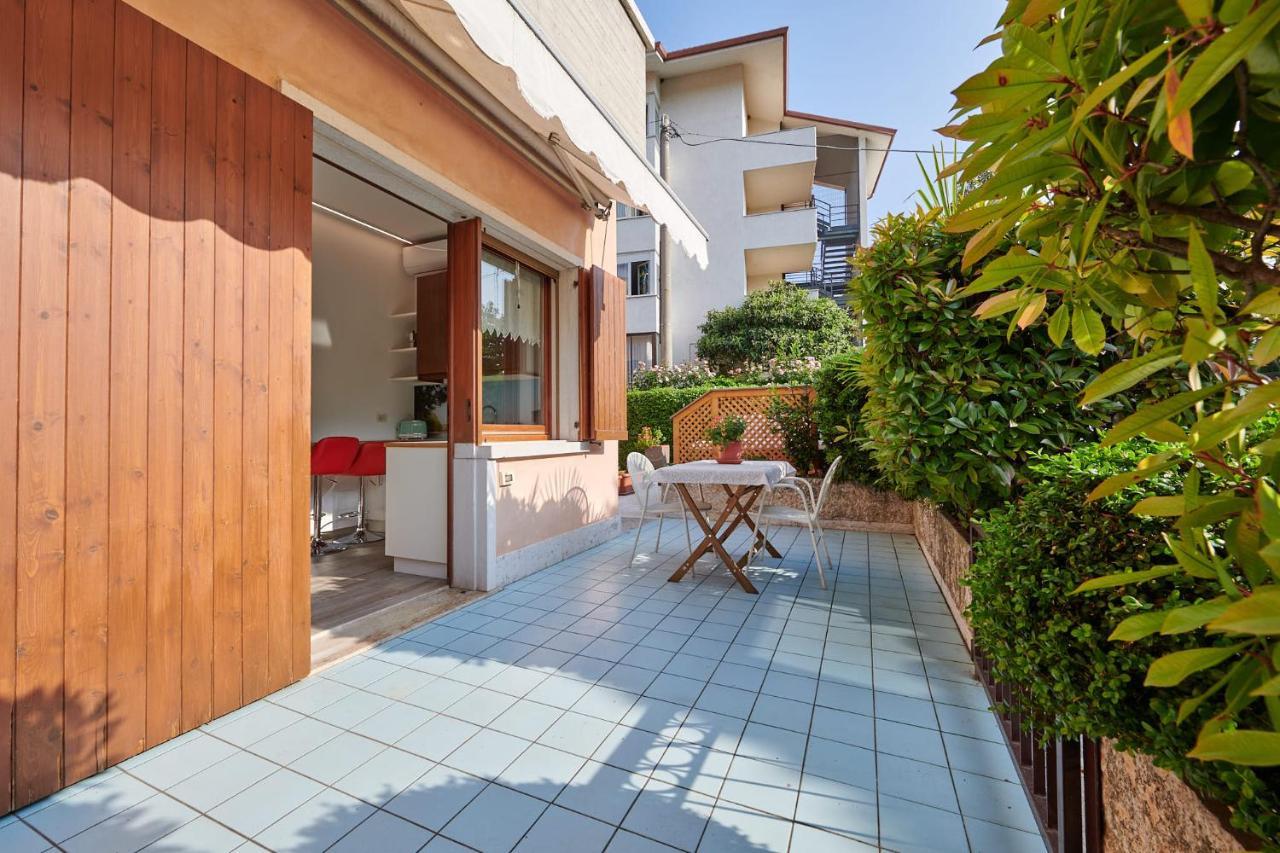 Front Lake Studio With Loft Bed And Pool บาร์โดลิโน ภายนอก รูปภาพ