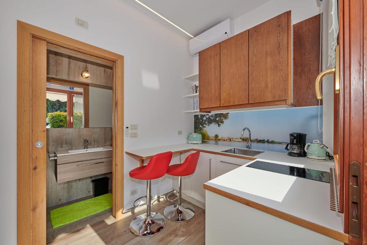 Front Lake Studio With Loft Bed And Pool บาร์โดลิโน ภายนอก รูปภาพ