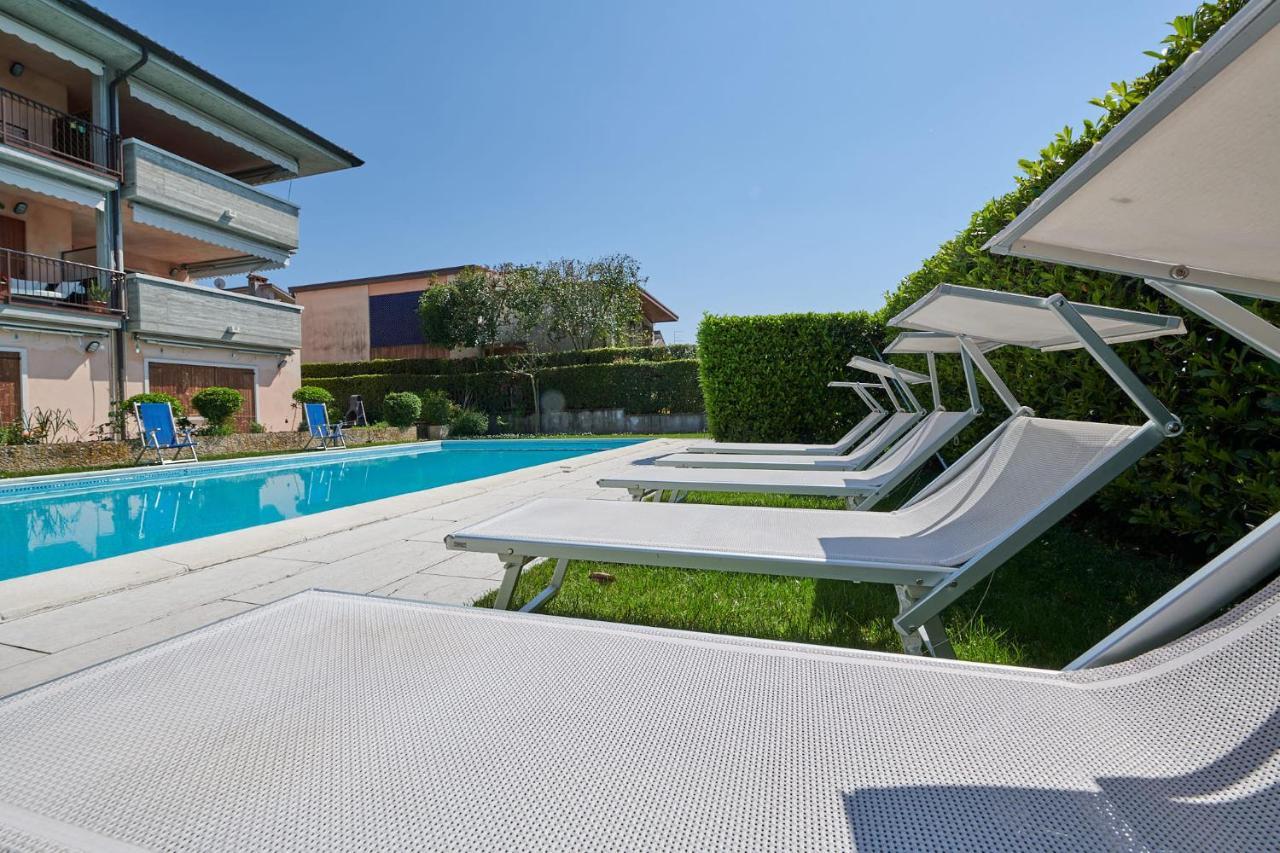 Front Lake Studio With Loft Bed And Pool บาร์โดลิโน ภายนอก รูปภาพ