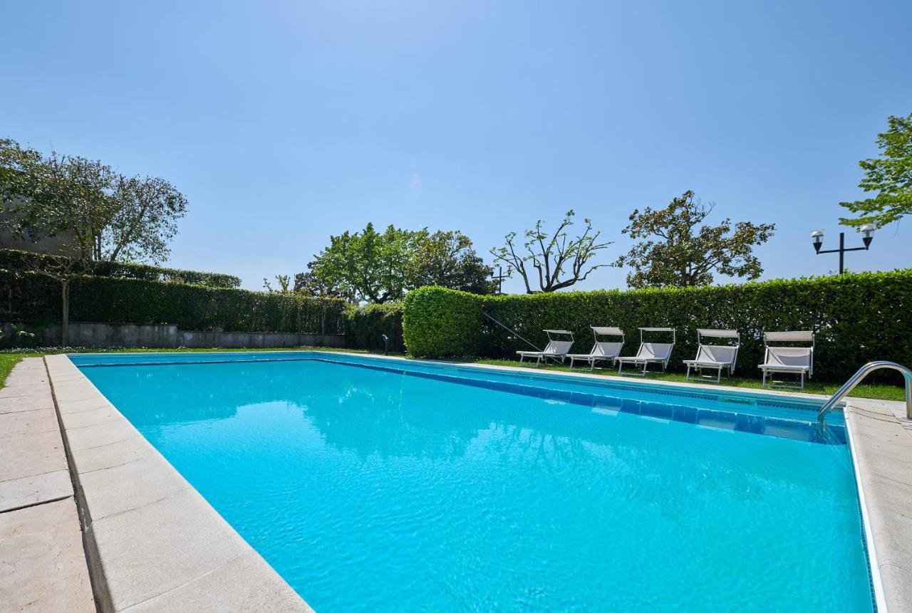 Front Lake Studio With Loft Bed And Pool บาร์โดลิโน ภายนอก รูปภาพ