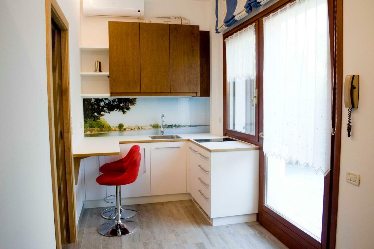 Front Lake Studio With Loft Bed And Pool บาร์โดลิโน ภายนอก รูปภาพ